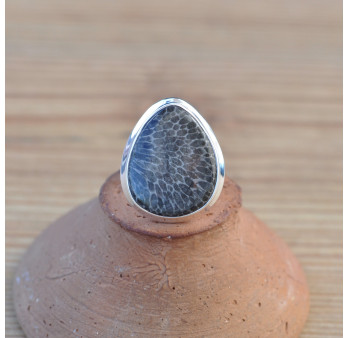 Bague goutte en Corail tigré et monture en argent T54