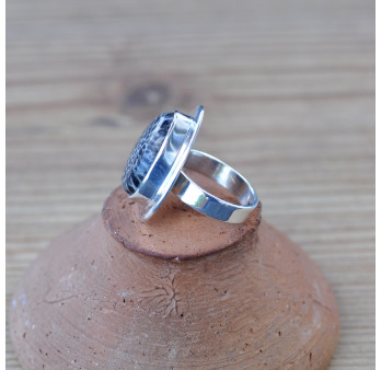 Bague goutte en Corail tigré et monture plate en argent T50