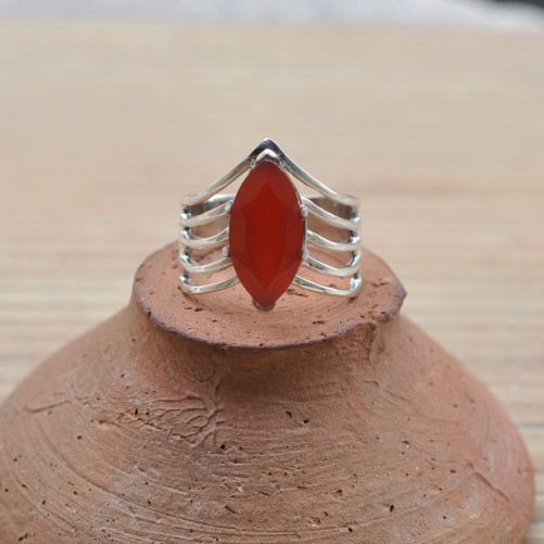 Bague en argent ajouré et pierre naturelle Cornaline griffée T56