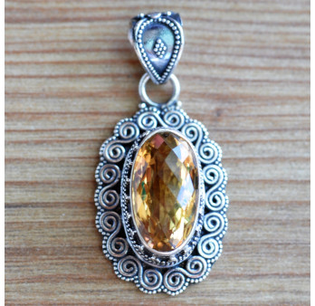 Gros pendentif argent ciselé et pierre facettée en citrine