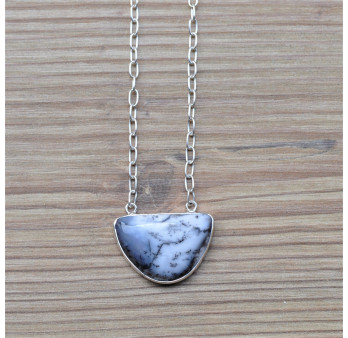 Collier chaîne argent et pendentif demi lune en AGATE DENDRITE (blanc)