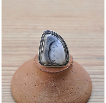 Bague asymétrique en pierre naturelle Agate dendrite et argent strié (blanc)