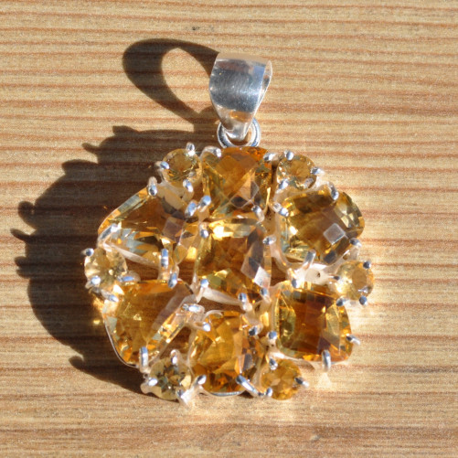 Pendentif argent 12 pierres griffées en citrine facettée