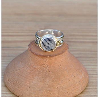 Bague argent avec dorure et pierre ronde en Quartz tourmaline (blanc) (noir)