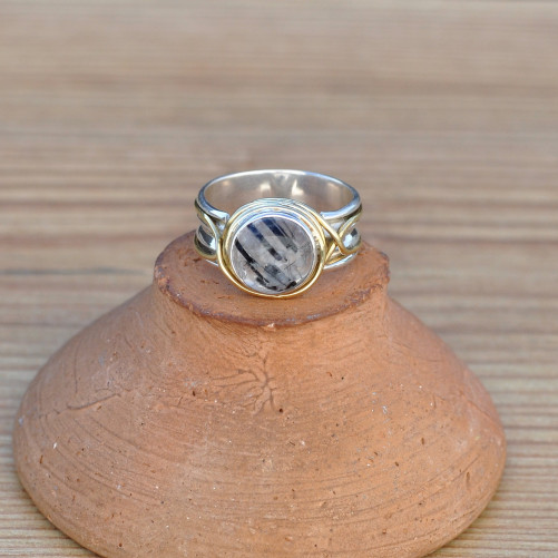 Bague argent avec dorure et pierre ronde en Quartz tourmaline (blanc) (noir)
