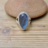 Bague ethnique et chic en argent avec pierre en Labradorite facettée en forme de goutte