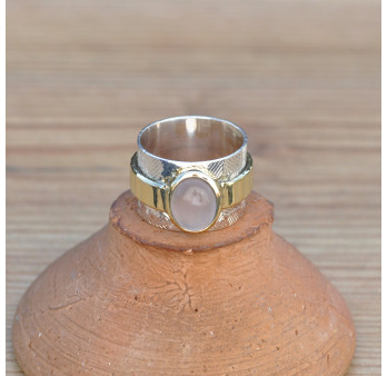 Anneau large strié en argent et pierre ovale Quartz rose