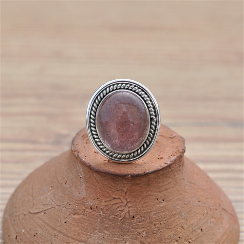 Petite bague ovale argent strié et pierre Quartz strawberry T50