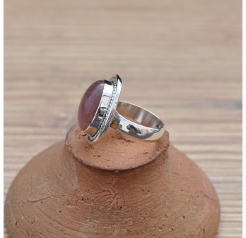 Petite bague ovale argent strié et pierre Quartz strawberry T50