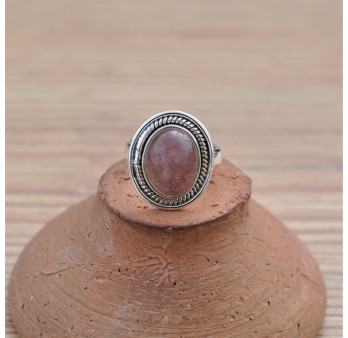 Petite bague ovale pierre Quartz strawberry et argent strié T52