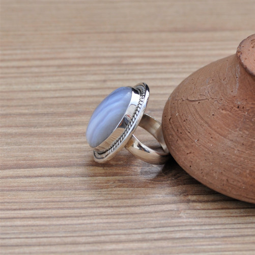 Bague ovale en argent strié et pierre Agate rubanée T50
