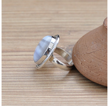 Bague ovale pierre Agate rubanée et argent strié main T54