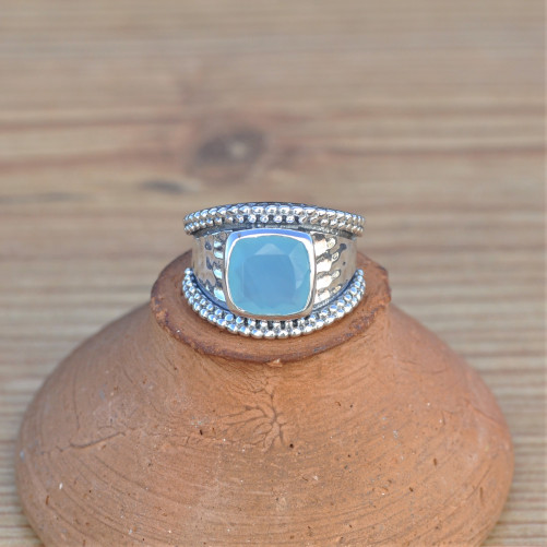 Bague argent martelé et pierre carrée Calcédoine T56