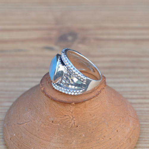Bague argent martelé et pierre carrée Calcédoine agua T55
