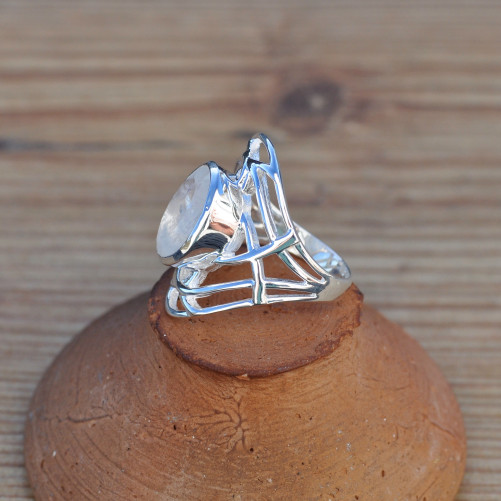 Belle bague Pierre de lune irisée argent ajouré stylisé T52/55