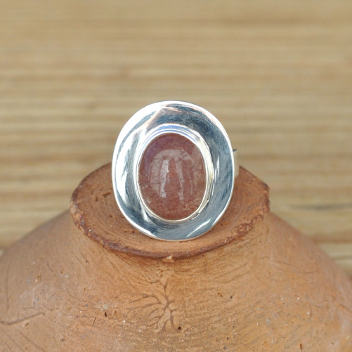 Petite bague ovale pierre naturelle Quartz strawberry et argent plat T50