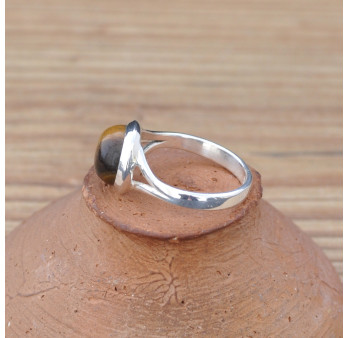 Petite bague en argent et pierre Oeil de tigre ronde T57