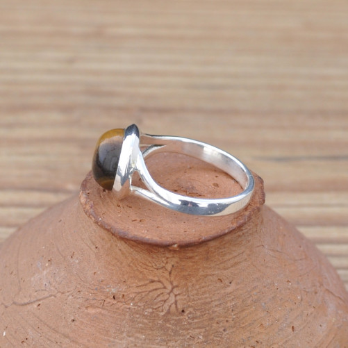 Petite bague en argent et pierre Oeil de tigre ronde T57