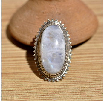 Bague massive féminine ethnique en argent ciselé et pierre de lune ovale T57