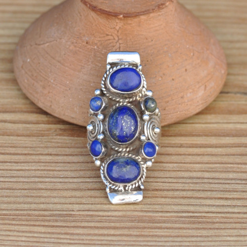 Longue bague 7 pierres naturelles en Lapis lazuli et argent ciselé T56