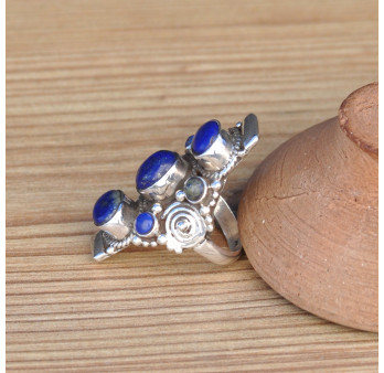 Longue bague 7 pierres naturelles en Lapis lazuli et argent ciselé T56