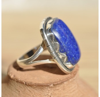 Bague rectangulaire en Lapis lazuli sur monture argent ciselé T54
