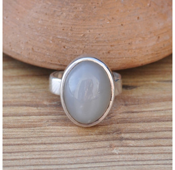 Bague ovale en Pierre de lune grise et monture argent T56