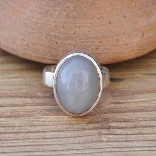 Bague ovale en Pierre de lune grise et monture argent T56