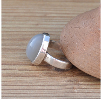 Bague ovale en Pierre de lune grise et monture argent T56