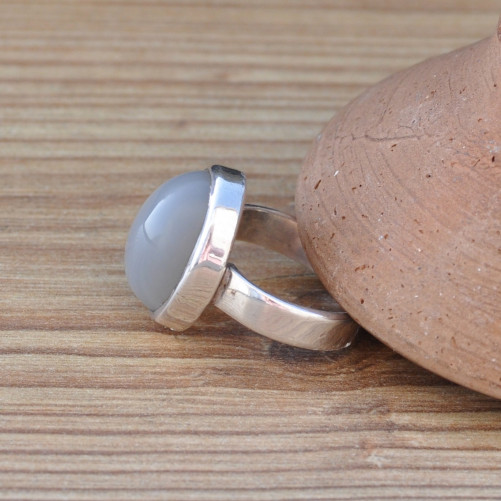 Bague ovale en Pierre de lune grise et monture argent T56