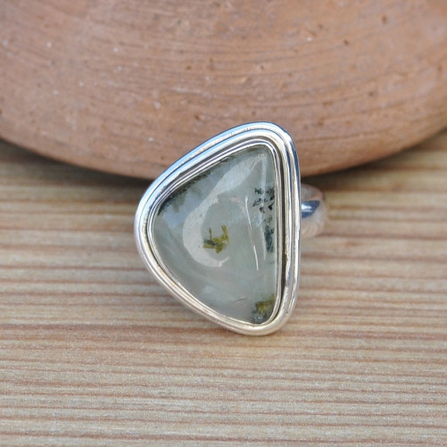 Bague triangulaire pierre naturelle Prehnite monture double argent