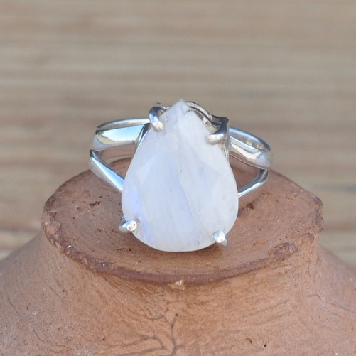Bague goutte argent et pierre griffée en Pierre de lune facettée T52