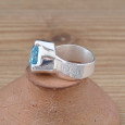 Belle bague triangulaire argent et pierre Topaze bleue facettée (bleu) T55