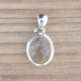 Petit pendentif ovale en pierre Quartz rutile bombée sertie d'argent Petit pendentif ovale en pierre Quartz rutile bombée sertie d'argent