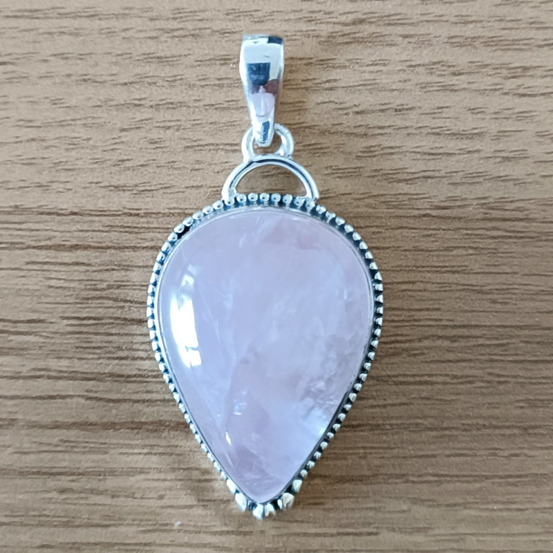 Pendentif massif argent ciselé et pierre goutte en QUARTZ ROSE
