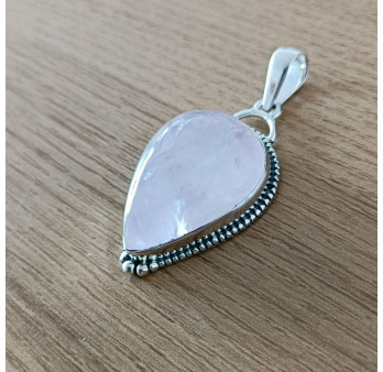 Pendentif massif argent ciselé et pierre goutte en QUARTZ ROSE