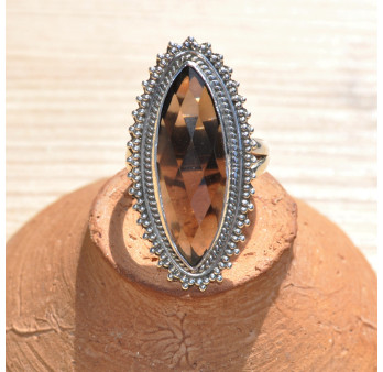Longue bague argent ciselé pierre navette en quartz fumé facettée T56