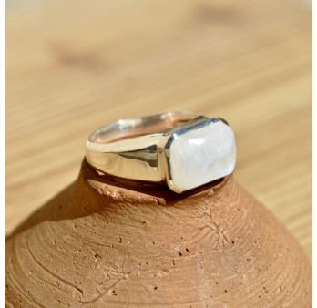 Bague chevalière mixte argent et pierre de lune rectangulaire cabochon (blanc) T67