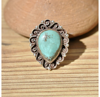 Belle bague argent ciselé et pierre Turquoise goutte