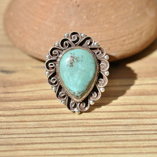 Belle bague argent ciselé et pierre Turquoise goutte