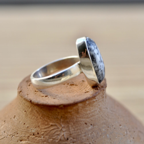Belle bague ovale en argent et pierre Agate dendrite (blanc) T51