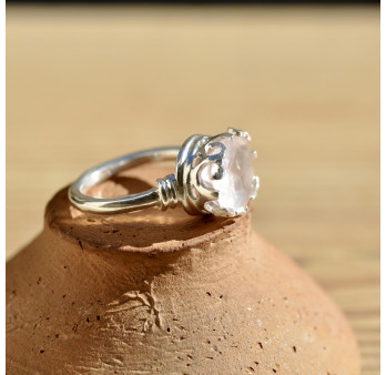 Bague couronne en pierre Quartz rose sur monture en argent (rose) T55