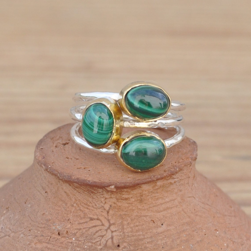 Bague moderne 3 anneaux soudés et 3 pierres Malachite T56