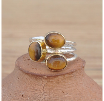 Bague moderne 3 anneaux soudés et 3 pierres Oeil de tigre