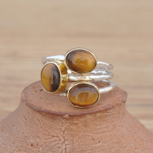 Bague moderne 3 anneaux soudés et 3 pierres Oeil de tigre