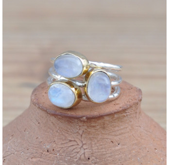 Bague moderne 3 anneaux soudés et 3 pierres en Pierre de lune (blanc)
