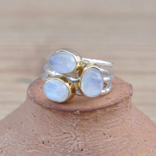 Bague moderne 3 anneaux soudés et 3 pierres en Pierre de lune (blanc)