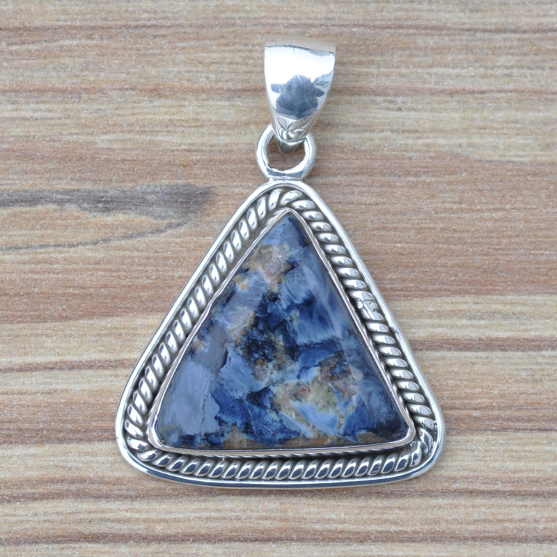 Pendentif triangulaire pierre PIETERSITE et argent strié