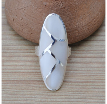 Longue bague oblongue en argent et Nacre (blanc)