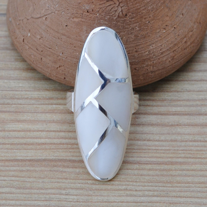 Longue bague oblongue en argent et Nacre (blanc) T50
